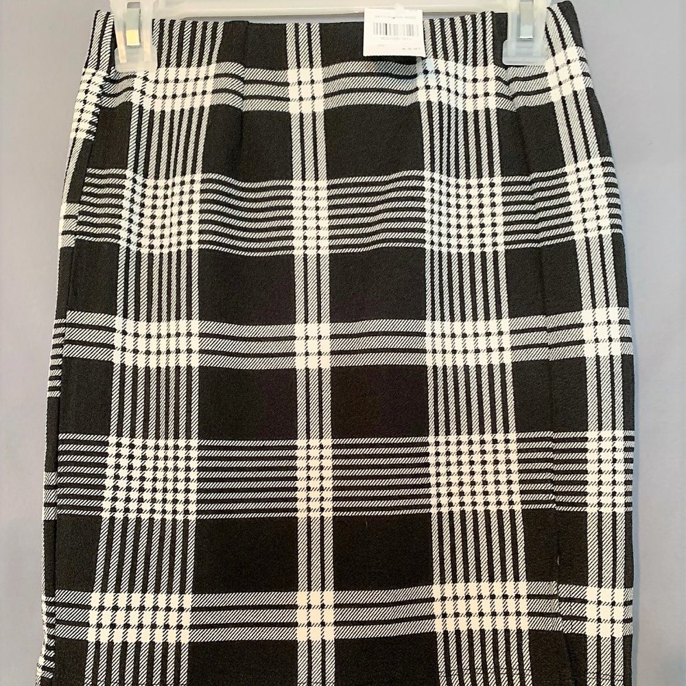 WOMANS MINI SKIRT SIZE M